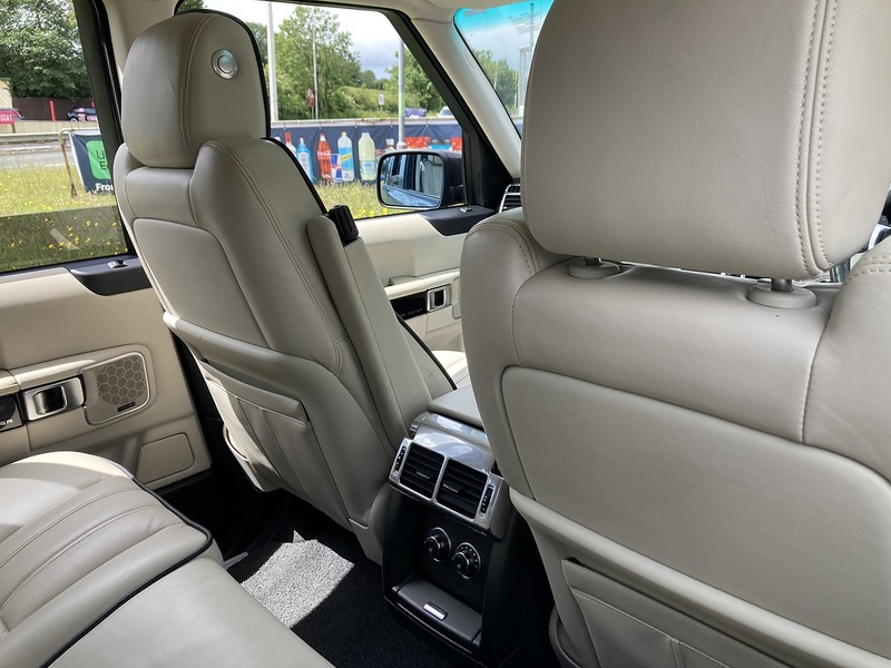 Land Rover 4.4 TD V8 Vogue SUV 5dr Diesel Auto 4WD Euro 5 (313 bhp)