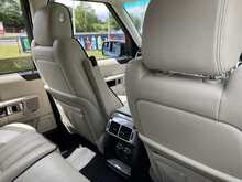 Land Rover 4.4 TD V8 Vogue SUV 5dr Diesel Auto 4WD Euro 5 (313 bhp)