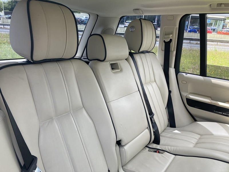 Land Rover 4.4 TD V8 Vogue SUV 5dr Diesel Auto 4WD Euro 5 (313 bhp)