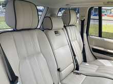 Land Rover 4.4 TD V8 Vogue SUV 5dr Diesel Auto 4WD Euro 5 (313 bhp)