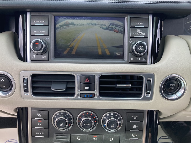 Land Rover 4.4 TD V8 Vogue SUV 5dr Diesel Auto 4WD Euro 5 (313 bhp)