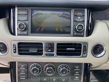 Land Rover 4.4 TD V8 Vogue SUV 5dr Diesel Auto 4WD Euro 5 (313 bhp)