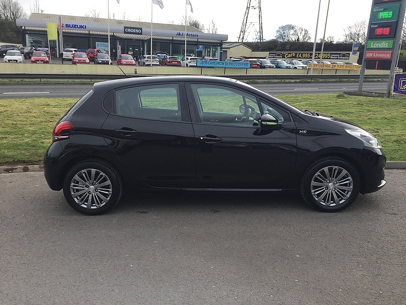 Peugeot 1.2 PureTech XS Lime Hatchback 5dr Petrol Manual Euro 6 (82 ps)