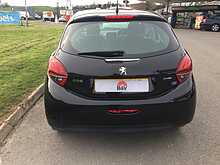 Peugeot 1.2 PureTech XS Lime Hatchback 5dr Petrol Manual Euro 6 (82 ps)