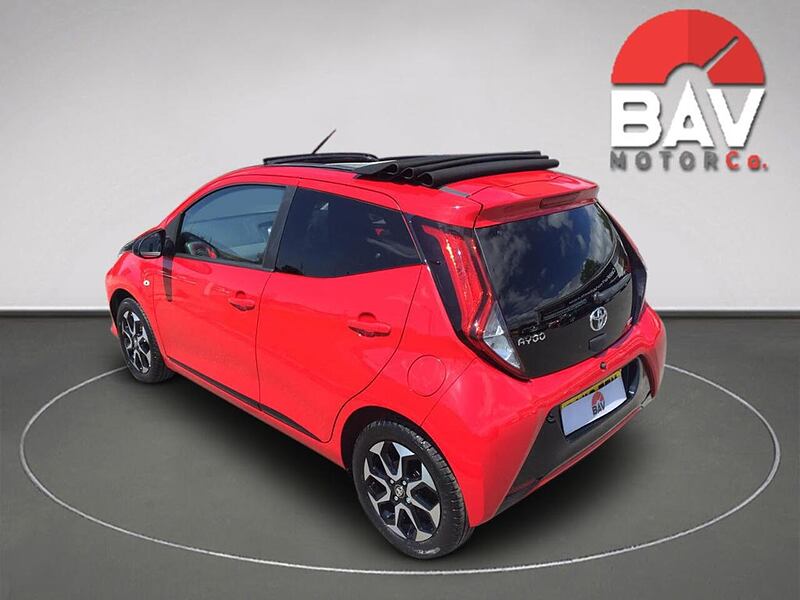 Toyota 1.0 VVT-i x-trend Funroof 5dr Petrol x-shift Euro 6 (71 ps)