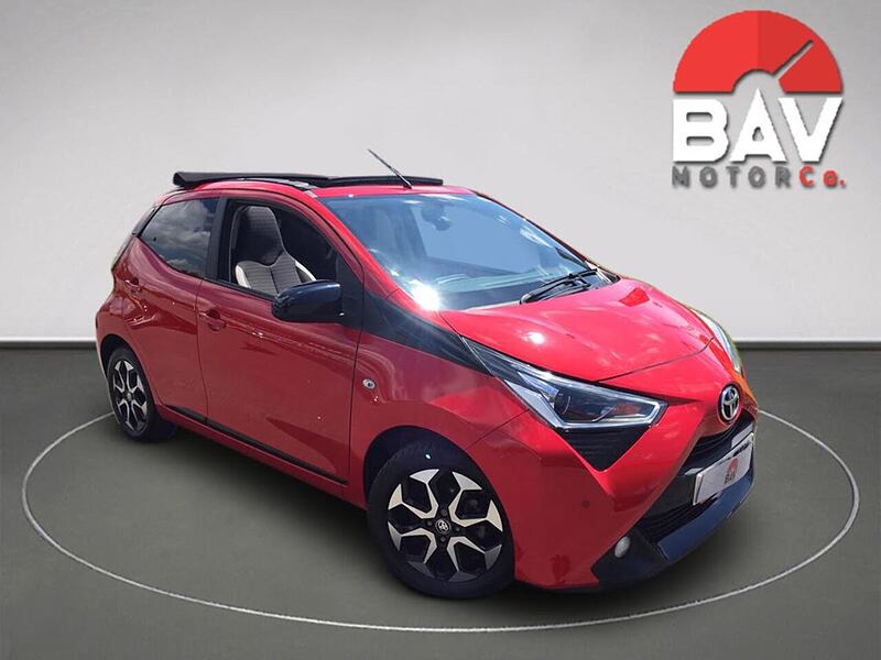 Toyota 1.0 VVT-i x-trend Funroof 5dr Petrol x-shift Euro 6 (71 ps)