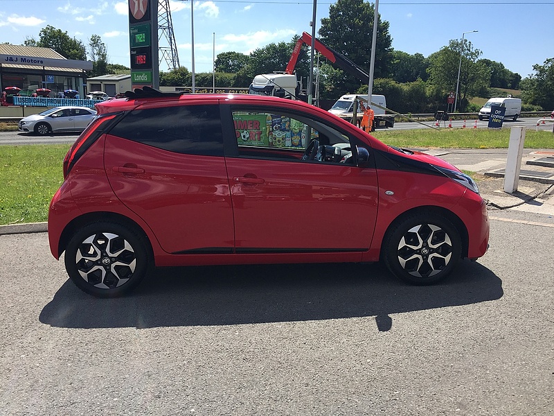 Toyota 1.0 VVT-i x-trend Funroof 5dr Petrol x-shift Euro 6 (71 ps)