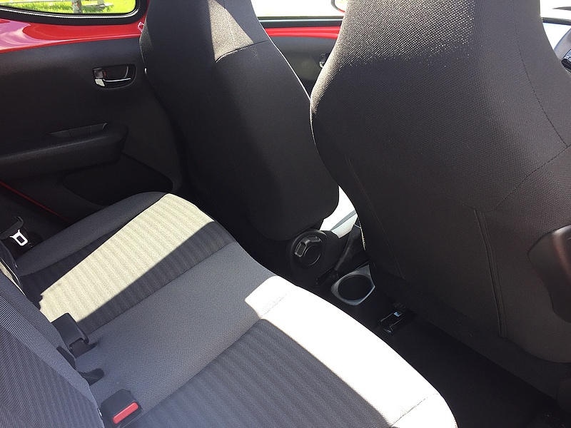 Toyota 1.0 VVT-i x-trend Funroof 5dr Petrol x-shift Euro 6 (71 ps)