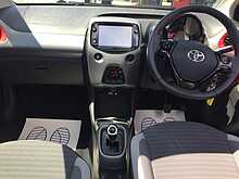 Toyota 1.0 VVT-i x-trend Funroof 5dr Petrol x-shift Euro 6 (71 ps)