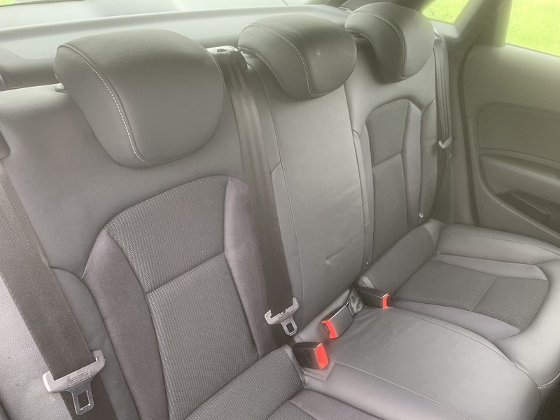 Audi 1.6 TDI S line Sportback 5dr Diesel Manual Euro 5 (s/s) (105 ps)