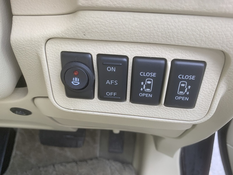 Nissan Nissan El Grande 2.5 V6 Automatic Petrol