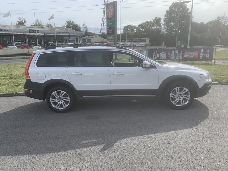 Volvo D5 Se Nav Awd 2.4 5dr Esta  te Automatic Diesel