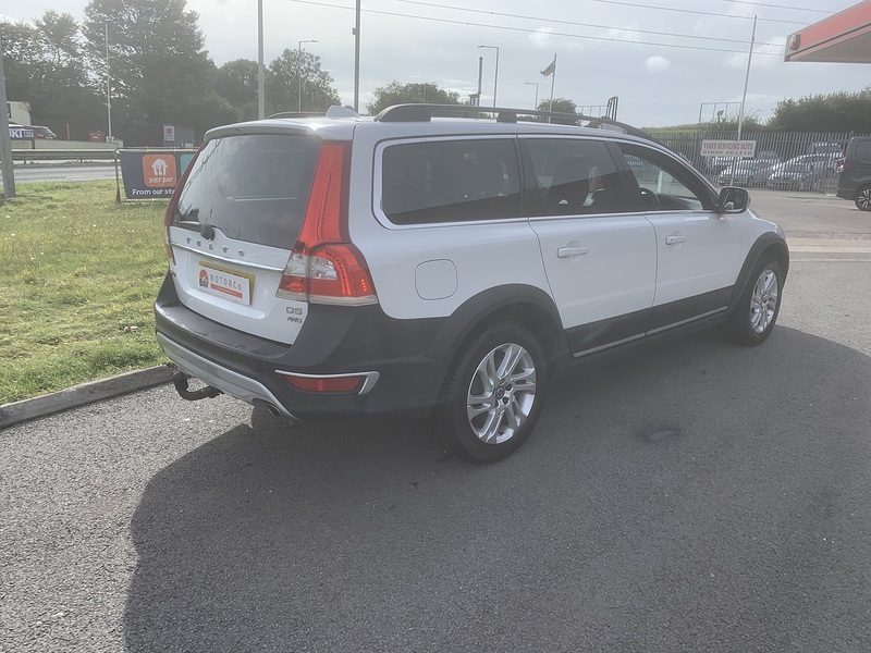 Volvo D5 Se Nav Awd 2.4 5dr Esta  te Automatic Diesel