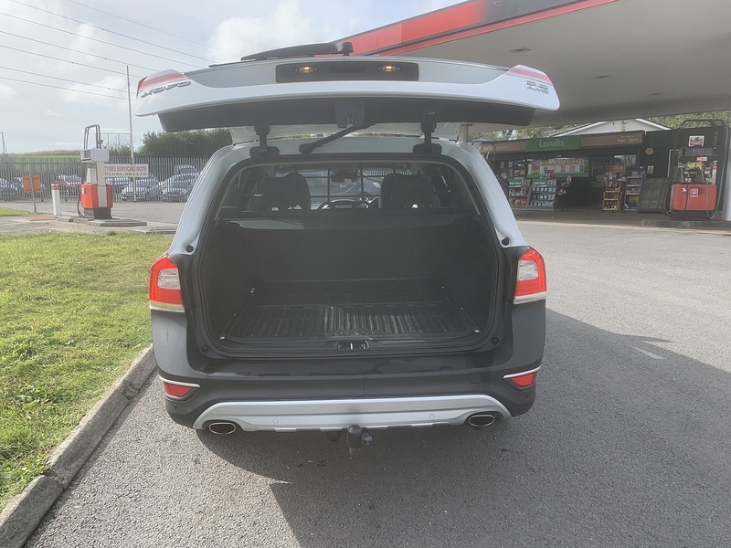 Volvo D5 Se Nav Awd 2.4 5dr Esta  te Automatic Diesel