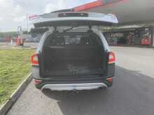 Volvo D5 Se Nav Awd 2.4 5dr Esta  te Automatic Diesel