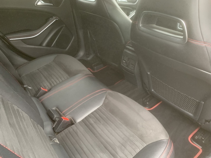 Mercedes-Benz 2.1 A200d AMG Line (Premium) Hatchback 5dr Diesel 7G-DCT Euro 6 (s/s) (136 ps)