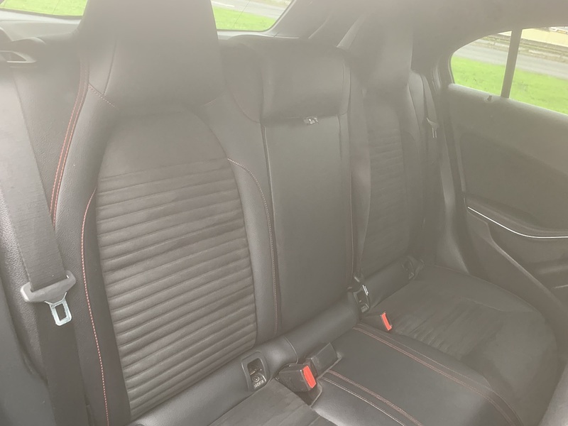 Mercedes-Benz 2.1 A200d AMG Line (Premium) Hatchback 5dr Diesel 7G-DCT Euro 6 (s/s) (136 ps)