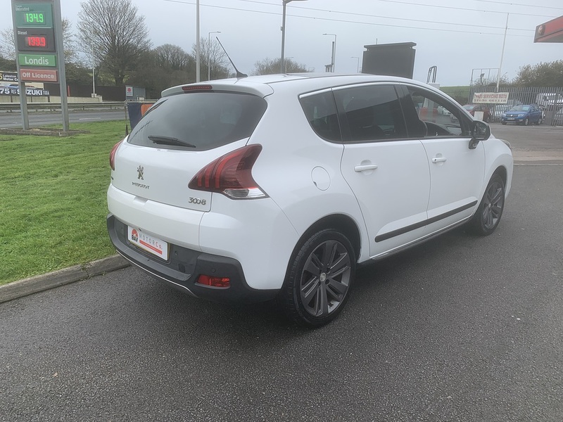 Peugeot 1.6 BlueHDi Allure SUV 5dr Diesel ETG Euro 6 (s/s) (120 ps)