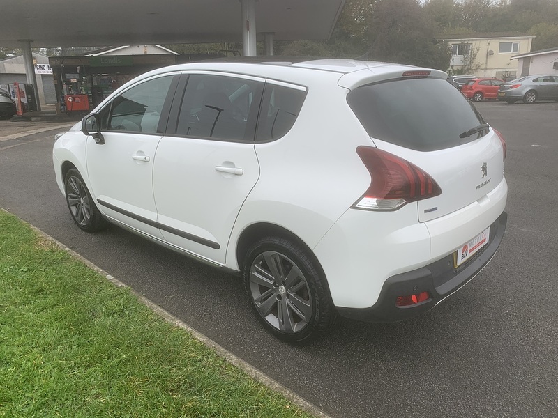 Peugeot 1.6 BlueHDi Allure SUV 5dr Diesel ETG Euro 6 (s/s) (120 ps)