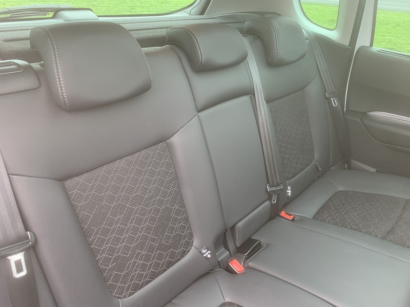 Peugeot 1.6 BlueHDi Allure SUV 5dr Diesel ETG Euro 6 (s/s) (120 ps)