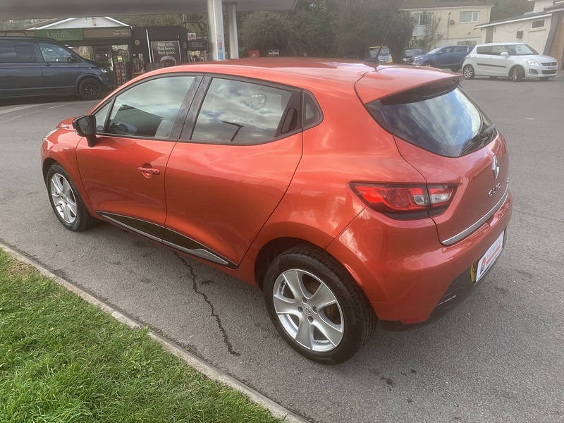 Renault 1.5 dCi Dynamique MediaNav Hatchback 5dr Diesel Manual Euro 5 (s/s) (90 ps)