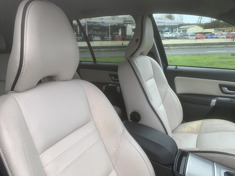 Volvo 2.4 D5 R-Design SE SUV 5dr Diesel Geartronic AWD (224 g/km, 182 bhp)