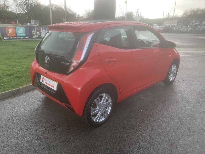 Toyota 1.0 VVT-i x-pression x-wave 5dr Petrol Manual Euro 5 Euro 5 (68 ps)