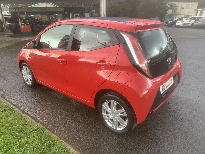 Toyota 1.0 VVT-i x-pression x-wave 5dr Petrol Manual Euro 5 Euro 5 (68 ps)