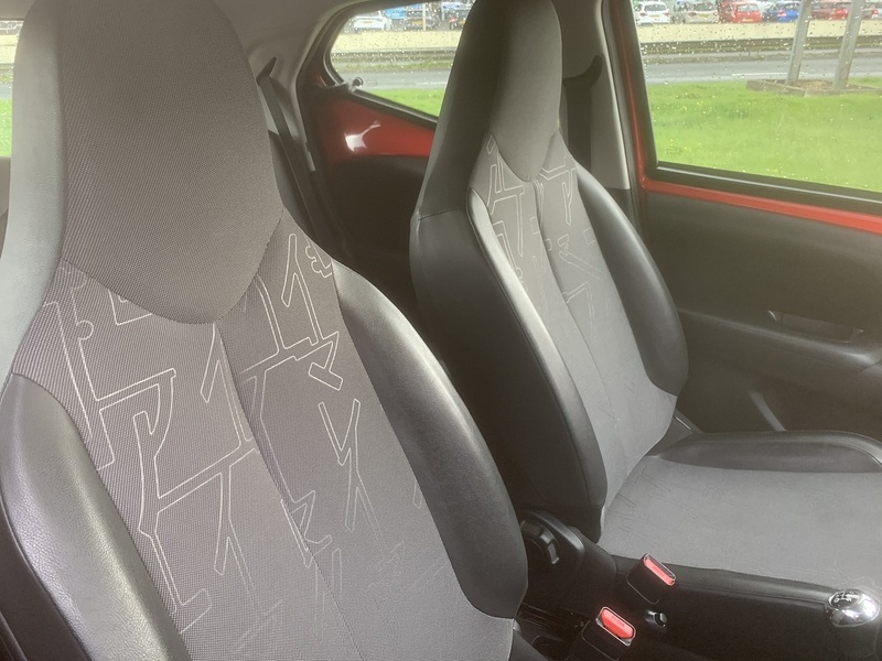 Toyota 1.0 VVT-i x-pression x-wave 5dr Petrol Manual Euro 5 Euro 5 (68 ps)