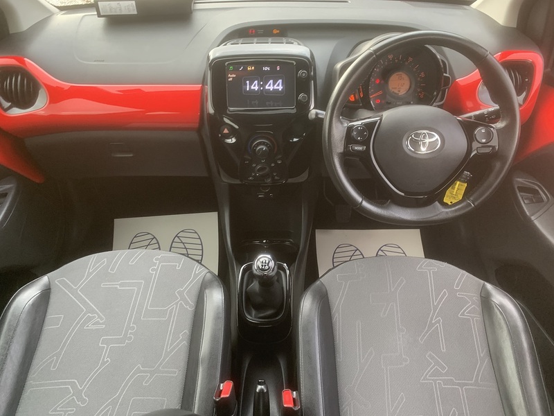 Toyota 1.0 VVT-i x-pression x-wave 5dr Petrol Manual Euro 5 Euro 5 (68 ps)