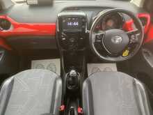 Toyota 1.0 VVT-i x-pression x-wave 5dr Petrol Manual Euro 5 Euro 5 (68 ps)