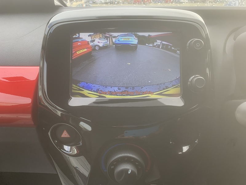 Toyota 1.0 VVT-i x-pression x-wave 5dr Petrol Manual Euro 5 Euro 5 (68 ps)