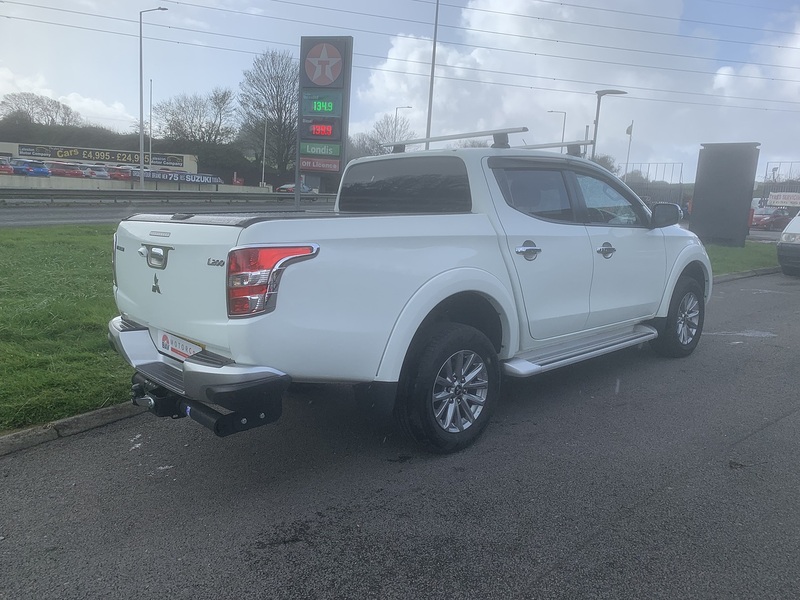 Mitsubishi 2.4 DI-D DC Barbarian Pickup Double Cab 4dr Diesel Auto 4WD Euro 6 (178 ps)