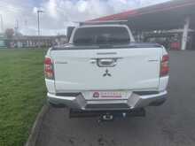 Mitsubishi 2.4 DI-D DC Barbarian Pickup Double Cab 4dr Diesel Auto 4WD Euro 6 (178 ps)