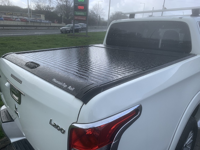 Mitsubishi 2.4 DI-D DC Barbarian Pickup Double Cab 4dr Diesel Auto 4WD Euro 6 (178 ps)