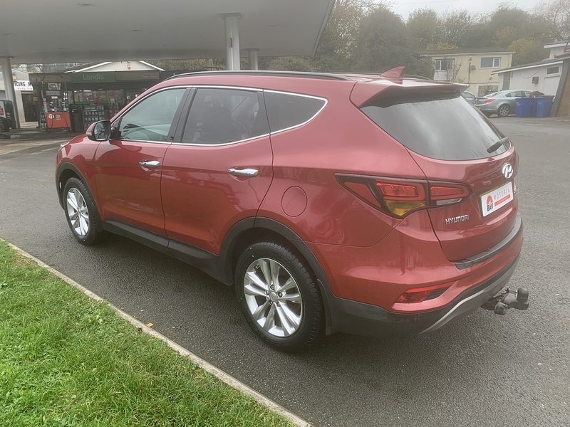 Hyundai 2.2 CRDi Blue Drive Premium SUV 5dr Diesel Manual 4WD Euro 6 (s/s) (7 Seat) (200 ps)