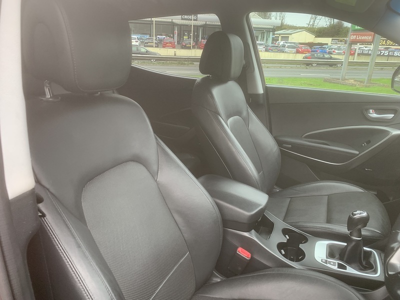 Hyundai 2.2 CRDi Blue Drive Premium SUV 5dr Diesel Manual 4WD Euro 6 (s/s) (7 Seat) (200 ps)