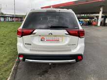 Mitsubishi 2.2 DI-D 4 SUV 5dr Diesel Auto 4WD Euro 6 (147 ps)