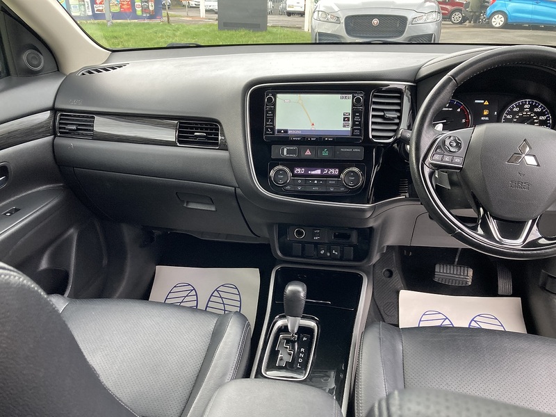Mitsubishi 2.2 DI-D 4 SUV 5dr Diesel Auto 4WD Euro 6 (147 ps)