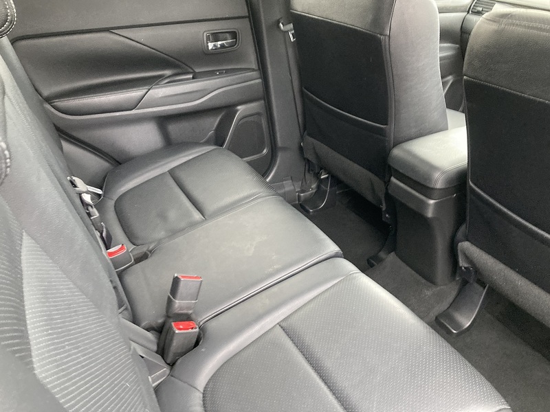 Mitsubishi 2.2 DI-D 4 SUV 5dr Diesel Auto 4WD Euro 6 (147 ps)