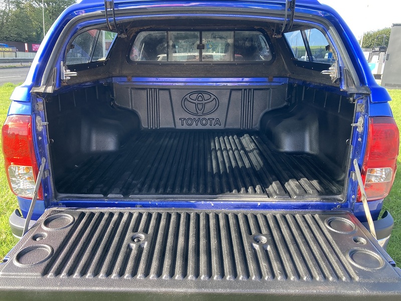 Toyota 2.4 D-4D Invincible Pickup Double Cab 4dr Diesel Manual 4WD Euro 6 (s/s) (TSS) (150 ps)