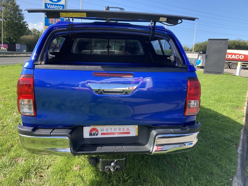 Toyota 2.4 D-4D Invincible Pickup Double Cab 4dr Diesel Manual 4WD Euro 6 (s/s) (TSS) (150 ps)