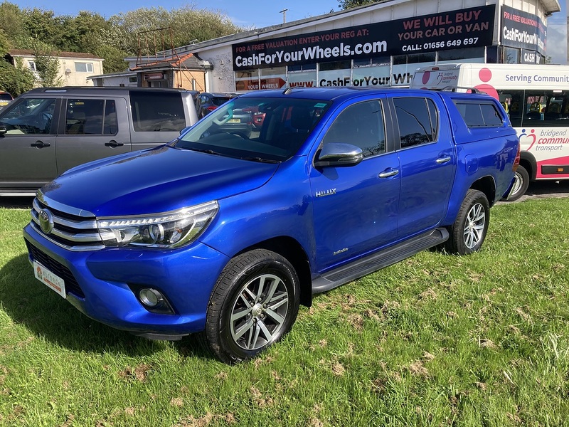 Toyota 2.4 D-4D Invincible Pickup Double Cab 4dr Diesel Manual 4WD Euro 6 (s/s) (TSS) (150 ps)