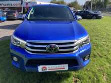 Toyota 2.4 D-4D Invincible Pickup Double Cab 4dr Diesel Manual 4WD Euro 6 (s/s) (TSS) (150 ps)
