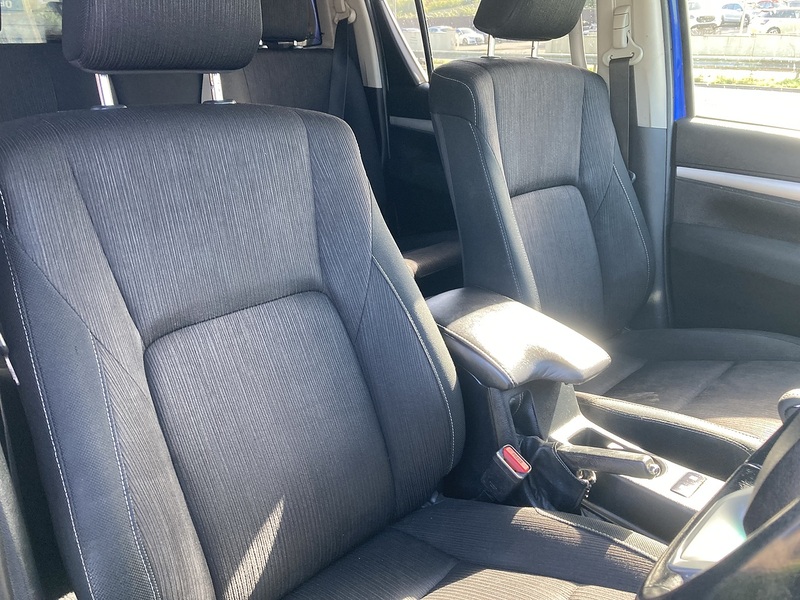 Toyota 2.4 D-4D Invincible Pickup Double Cab 4dr Diesel Manual 4WD Euro 6 (s/s) (TSS) (150 ps)