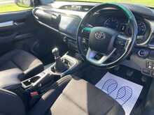 Toyota 2.4 D-4D Invincible Pickup Double Cab 4dr Diesel Manual 4WD Euro 6 (s/s) (TSS) (150 ps)