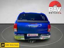 Toyota 2.4 D-4D Invincible Pickup Double Cab 4dr Diesel Manual 4WD Euro 6 (s/s) (TSS) (150 ps)