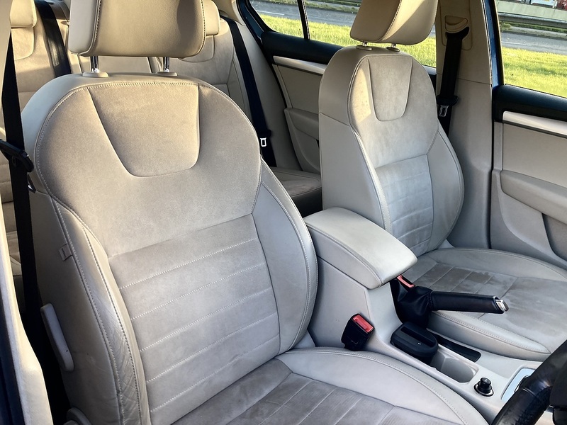 Skoda 2.0 TDI Elegance Hatchback 5dr Diesel DSG Euro 5 (s/s) (150 ps)