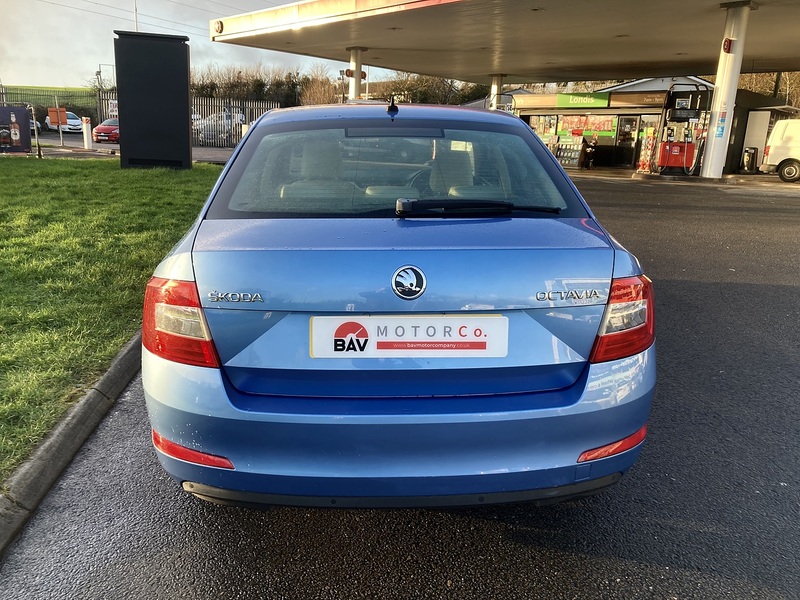 Skoda 2.0 TDI Elegance Hatchback 5dr Diesel DSG Euro 5 (s/s) (150 ps)