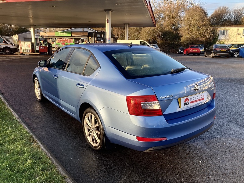 Skoda 2.0 TDI Elegance Hatchback 5dr Diesel DSG Euro 5 (s/s) (150 ps)